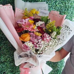 Ramo con flores variadas